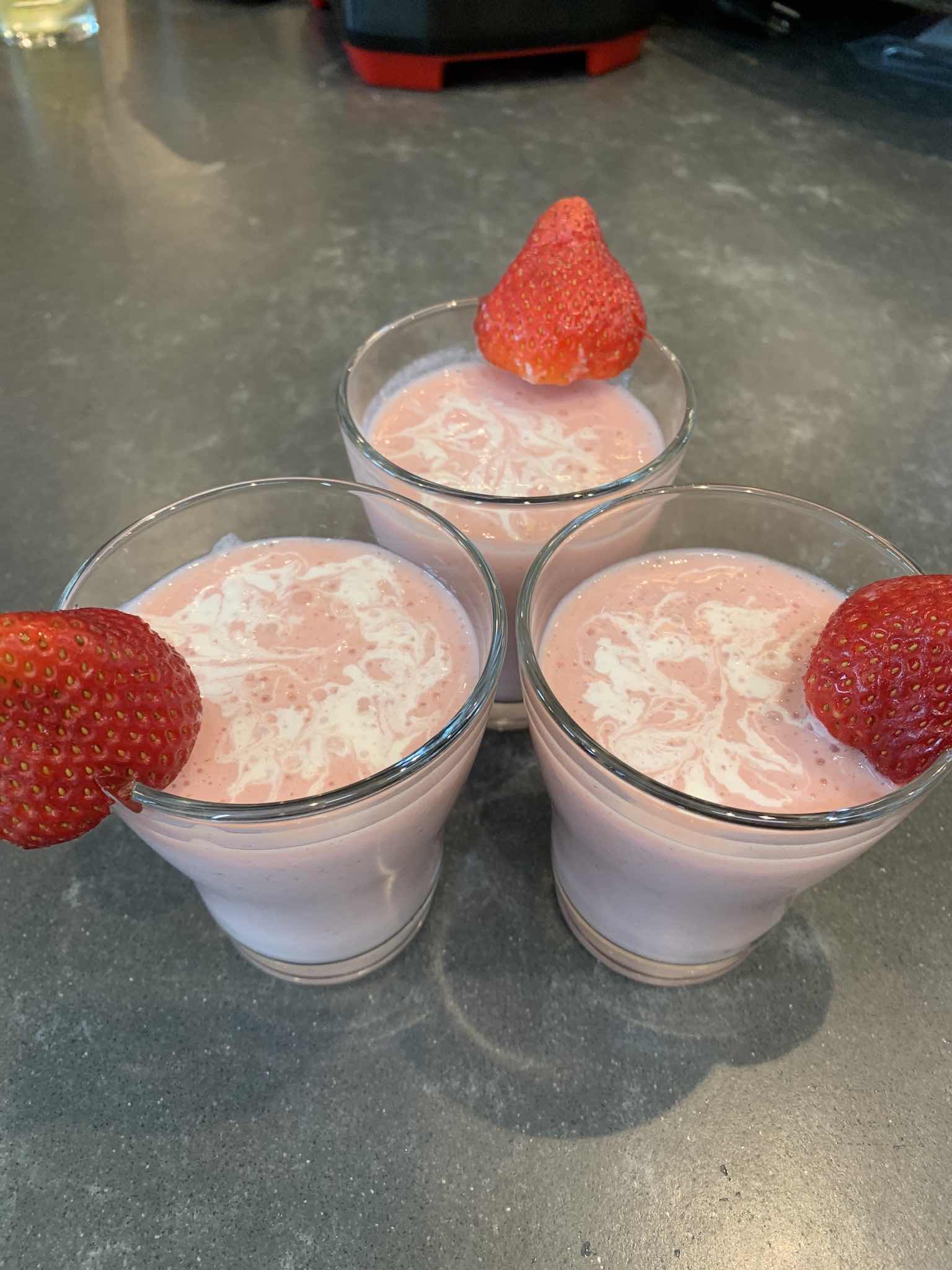 This Kefir Strawberry Smoothie is so good! - Ling&amp;#39;s Corner